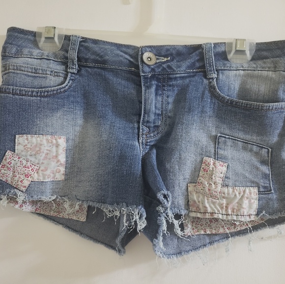 lei Pants - 3" Distressed Denim Shorts Size 9